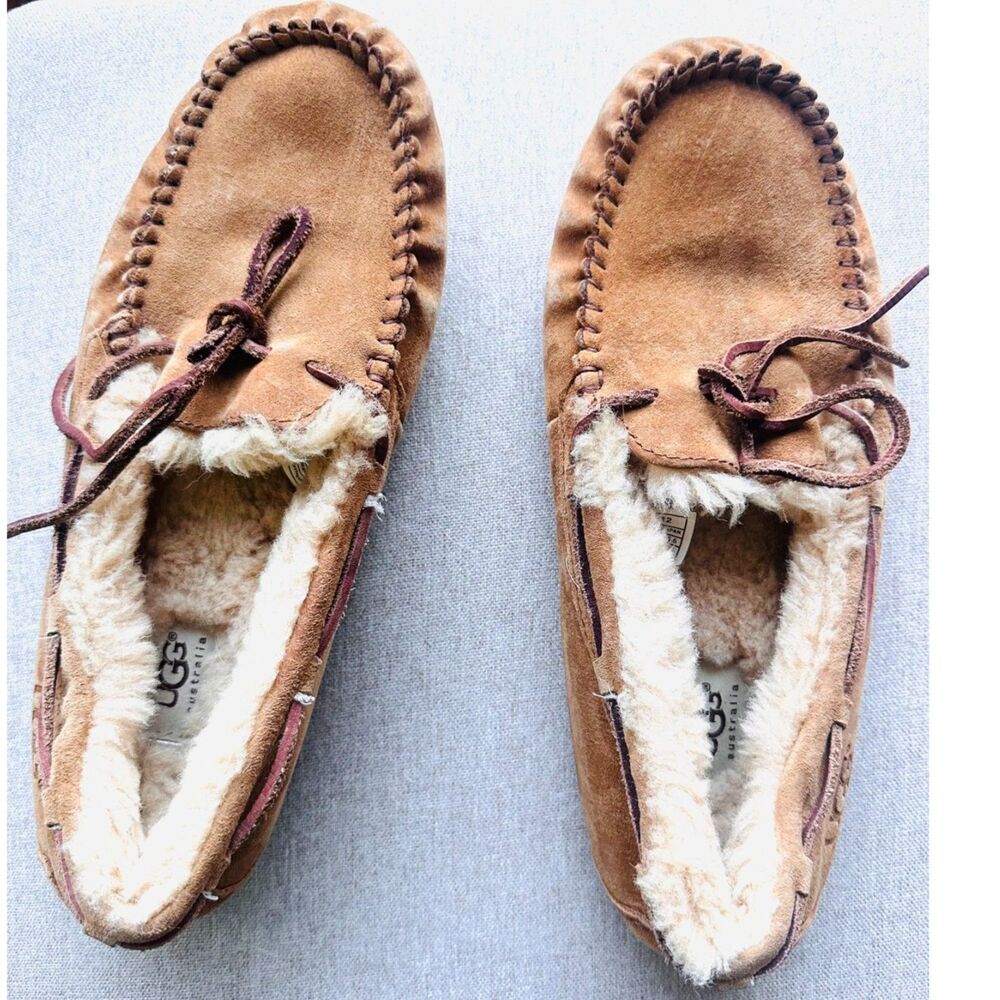 UGG Australia Dakota Moccasin Tan Plush Sheepskin Leather Lace up Sleepers US-10
